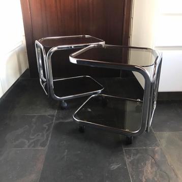 Vintage bijzettafels in chroom en glas - 2 stuks  beschikbaar voor biedingen