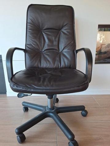Bruin lederen bureaustoel  beschikbaar voor biedingen