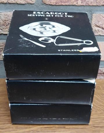 3 dozen - Escargots bordjes, incl. vorken en tangen - € 15 beschikbaar voor biedingen
