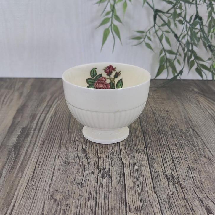 Petit sucrier Wedgwood Moss Rose, Antiquités & Art, Antiquités | Services (vaisselle) pièces, Enlèvement ou Envoi