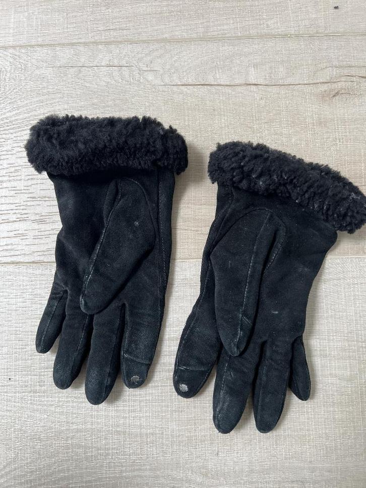 Gants en daim noir UGG - taille L - chauds et luxueux, Vêtements | Femmes, Vêtements de sports d'hiver, Comme neuf, Autres types