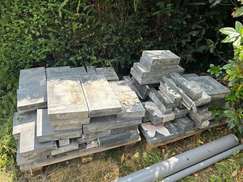94 blauwe stenen uit geveldecoratie, Doe-het-zelf en Bouw, Metselstenen, Gebruikt, Natuurstenen, Ophalen
