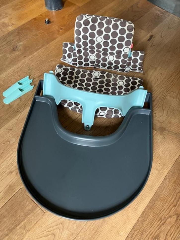Tripp Trapp babyset + tafelblad + kussenset, Kinderen en Baby's, Kinderstoelen, Gebruikt, Meegroeistoel, Afneembaar eetblad, Stoelverkleiner