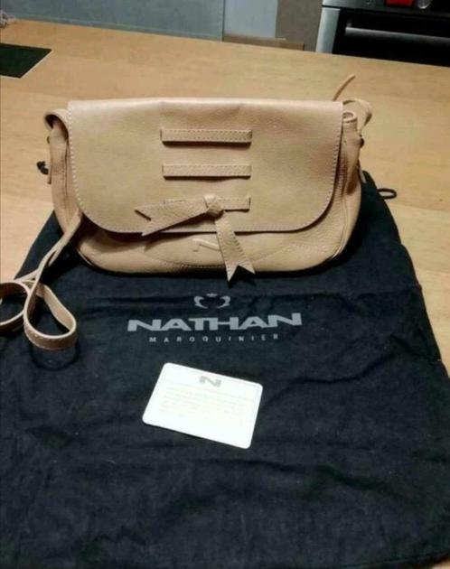 Handtas Nathan, Handtassen en Accessoires, Tassen | Damestassen, Zo goed als nieuw, Handtas, Beige, Ophalen of Verzenden