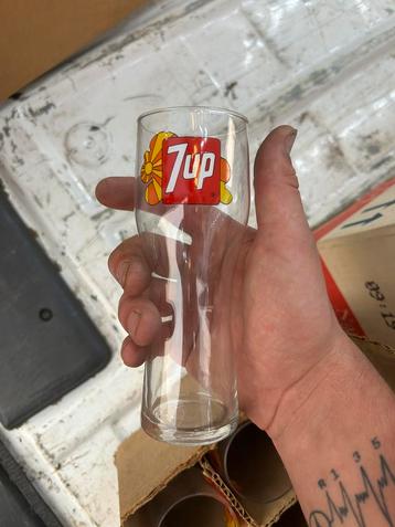 Oude 7up glazen beschikbaar voor biedingen