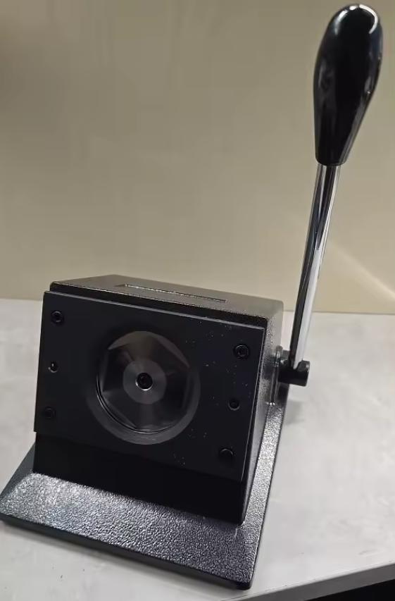 Découpeur de Badge 58mm – Coupe-cercle Manuel Professionnel, Hobby & Loisirs créatifs, Envoi, Neuf, Outillage ou Accessoires