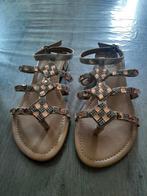 Sandalen, Enlèvement, Porté