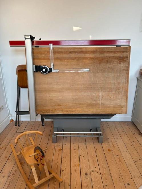 Tekentafel met hydraulische voet incl. Lat en stoel, Doe-het-zelf en Bouw, Tekentafels, Gebruikt, Ophalen