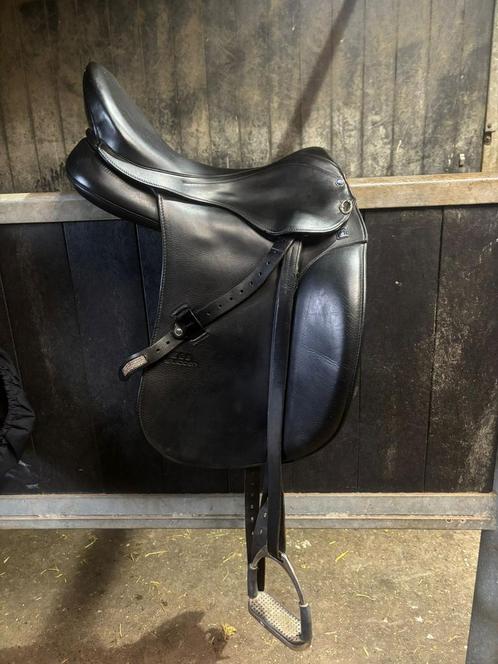 Dressuurzadel Stubben, Dieren en Toebehoren, Paarden en Pony's | Zadels, Zo goed als nieuw, Dressuur, Ophalen of Verzenden