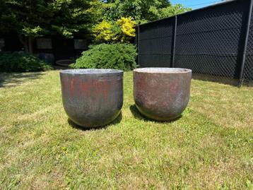 Pots de fleurs en pierre (fonderie de creusets)