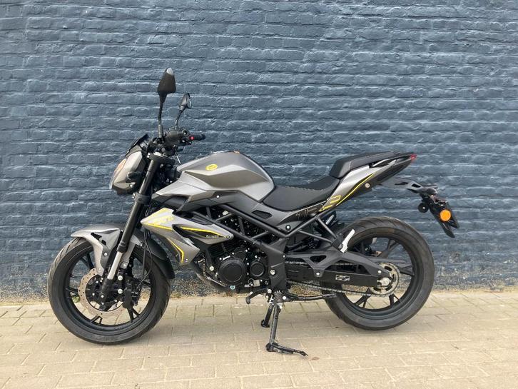 Benelli BN 125 2025 503Km als nieuw, Motoren, Motoren | Benelli, Bedrijf, Naked bike, 11 kW of minder, 1 cilinder, Minimaal motorrijbewijs A1