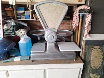 Oude weegschaal, bascule beschikbaar voor biedingen