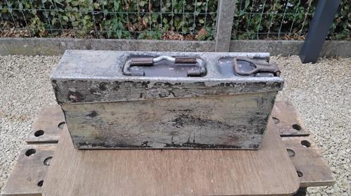 Duitse WO2 voertuig ammo kist in wintercamo,leeg., Verzamelen, Militaria | Tweede Wereldoorlog, Landmacht, Kist of Geocache, Ophalen of Verzenden