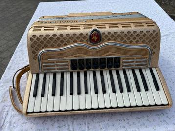 Accordeon Crucianelli, Musique & Instruments, Autres marques, Avec bretelles, Enlèvement, Utilisé