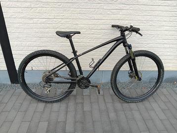 MTB / mountainbike specialized maat M en  27,5 inch wielen  beschikbaar voor biedingen