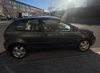 Vw polo 1.2 benzine bouwjaar 2006 km 235000, Auto's, Stof, Zwart, Blauw, Handgeschakeld