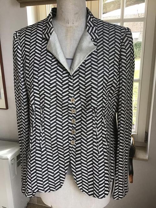 Blazer met T shirt van Armani Collezioni, maat 40-42, Kleding | Dames, Truien en Vesten, Maat 38/40 (M), Zwart, Ophalen of Verzenden