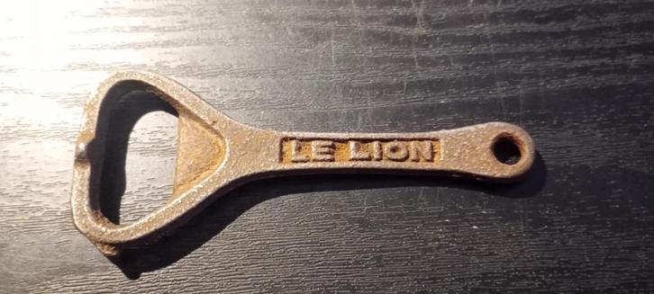 Brasserie bier oude flesopener Le Lion, Doornik, Verzamelen, Biermerken, Gebruikt, Flesopener, Overige merken, Ophalen of Verzenden