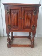 Old charm eikenhouten sokkelkast, Antiek en Kunst, Antiek | Meubels | Kasten, Ophalen