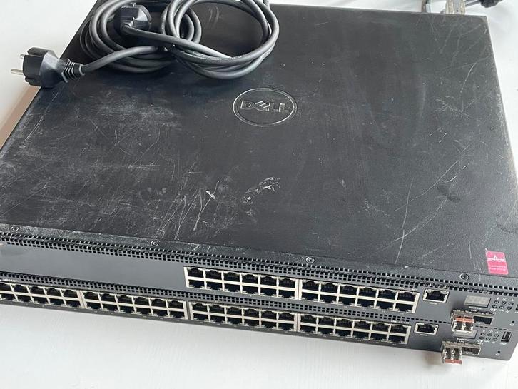 Stacked Dell N2048P + N2048P PoE switchen met 2x 10GbE SFP+, Computers en Software, Netwerk switches, Gebruikt, Ophalen
