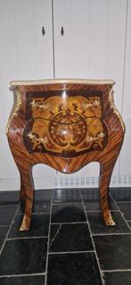 Koppel houten marqueterie kasten, Enlèvement