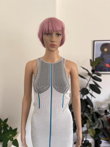 Sexy fitted dress (size S/M/L) beschikbaar voor biedingen