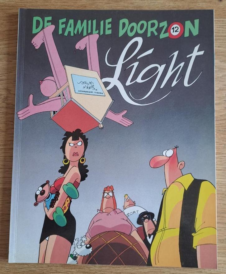 12 - De Familie Doorzon - Light, Boeken, Stripverhalen, Zo goed als nieuw, Eén stripboek, Ophalen of Verzenden