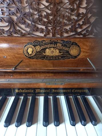 Antieke piano