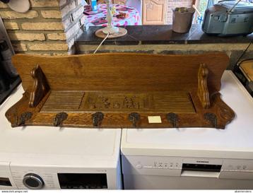 Wandkapstok van eikenhout beschikbaar voor biedingen