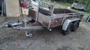 aanhangwagen   met werk aan beschikbaar voor biedingen