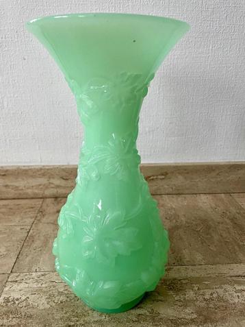 Grand Vase Opaline vert  beschikbaar voor biedingen