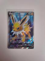 Jolteon V, Hobby en Vrije tijd, Verzamelkaartspellen | Pokémon, Ophalen of Verzenden, Zo goed als nieuw, Losse kaart, Foil