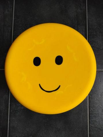 smiley techno acid gele plastic kruk beschikbaar voor biedingen