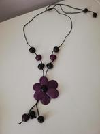 Magnifique collier motif fleur en parfait état, Ophalen