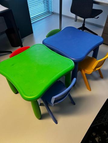 Stevig kunststof tafel en stoelen voor kinderen