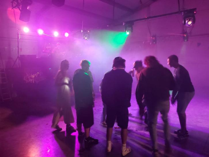 Verhuur -Discobar–geluid-feestverlichting-moving head-DJ, Muziek en Instrumenten, Dj-sets en Draaitafels, Zo goed als nieuw, Dj-set