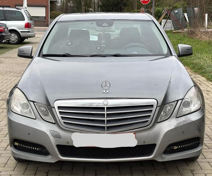 Mercedes Benz E220 Automatique, Autos, Mercedes-Benz, Particulier, Classe E, Diesel, Euro 5, Berline, 5 portes, Automatique, Argent ou Gris