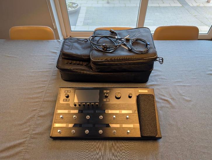 Line 6 Helix Floor met draagtas, Muziek en Instrumenten, Effecten, Zo goed als nieuw, Multi-effect, Ophalen of Verzenden