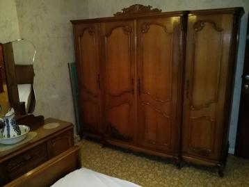 Kleerkast, commode en bed beschikbaar voor biedingen