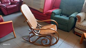 2 stoelen/Handgemaakte rieten schommelstoelen beschikbaar voor biedingen