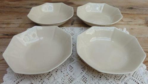 4 creme kleurige 8 hoekige porseleinen schaaltjes, Huis en Inrichting, Keuken | Servies, Zo goed als nieuw, Overige typen, Effen