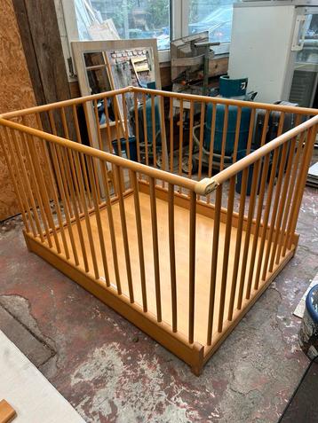 Tweelingen kinderpark beschikbaar voor biedingen