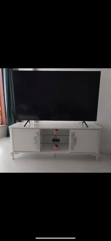 Tafel met 6 stoelen, tv meubel en salontafel met lade  beschikbaar voor biedingen