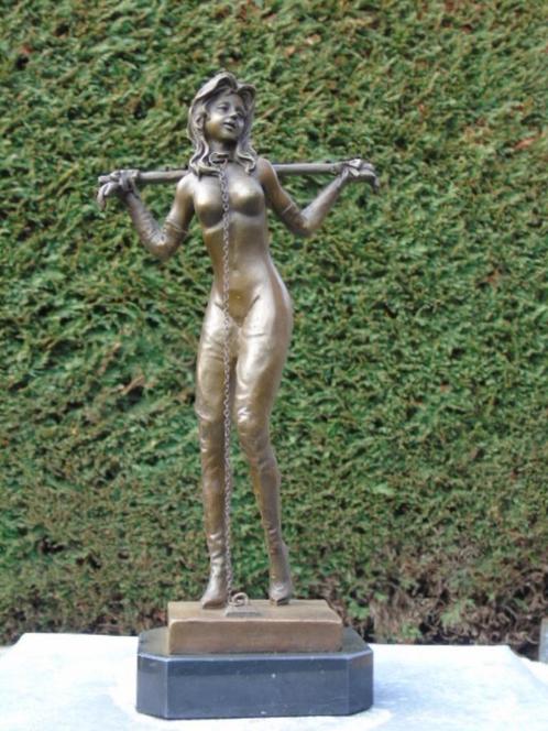statue femme soumise mains attaché et enchaîné en bronze .., Antiquités & Art, Antiquités | Bronze & Cuivre, Bronze, Enlèvement ou Envoi