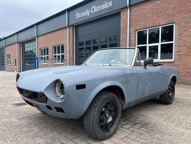 Fiat 124 spider 2000 1982, Auto's, Oldtimers, Bedrijf, Te koop, Fiat, Benzine, Cabriolet, 2 deurs, Handgeschakeld, Rood, Beige