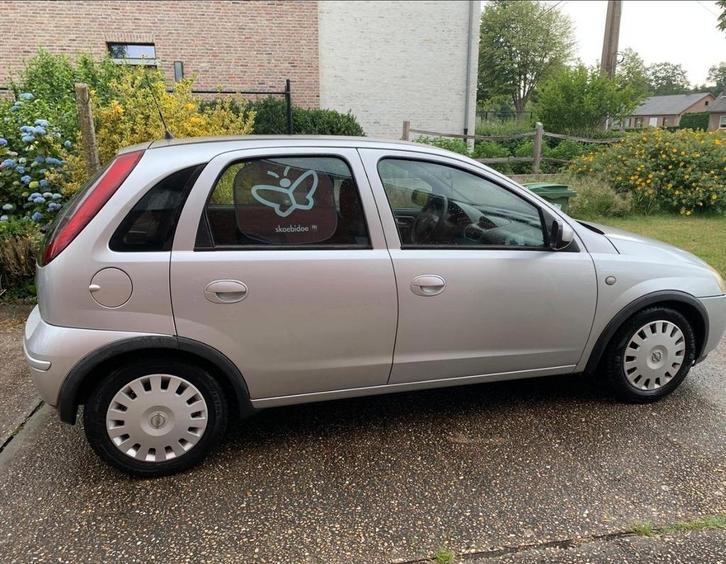 Opel Corsa 2004, 1 litre d'essence, Autos, Opel, Particulier, Corsa, Essence, Hatchback, 5 portes, Boîte manuelle, Argent ou Gris