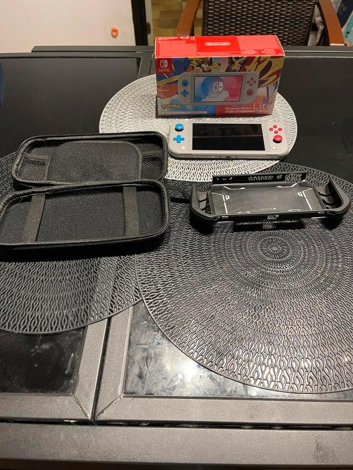 Switch Lite, Special Edition Zacian + Zamazenta, Games en Spelcomputers, Spelcomputers | Nintendo Switch, Nieuw, Switch Original