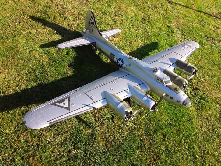 B17, 1,88 m span, Hobby en Vrije tijd, Modelbouw | Radiografisch | Vliegtuigen, Zo goed als nieuw, Elektro, Ophalen