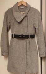 Leuke mantel te koop met riem maat 34, Ophalen, 3 suisses, Maat 34 (XS) of kleiner, Grijs