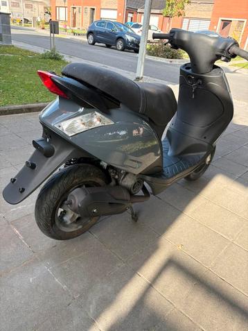 Piaggo zip 2 temps beschikbaar voor biedingen